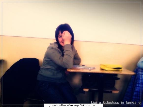 :rotfl:  :rotfl:  :rotfl:  :rotfl: 

ii in ora de franceza si unu i'azis lu aia se la vi..
sau cum